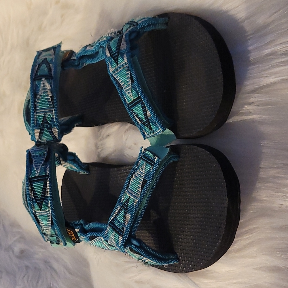 Tevas - Picture 2 of 3